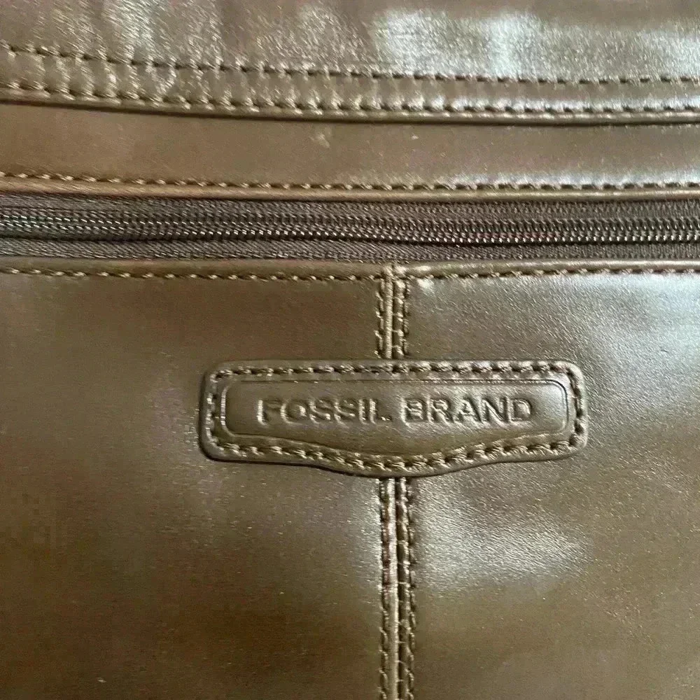 Fossil brown leather unisex messenger bag
